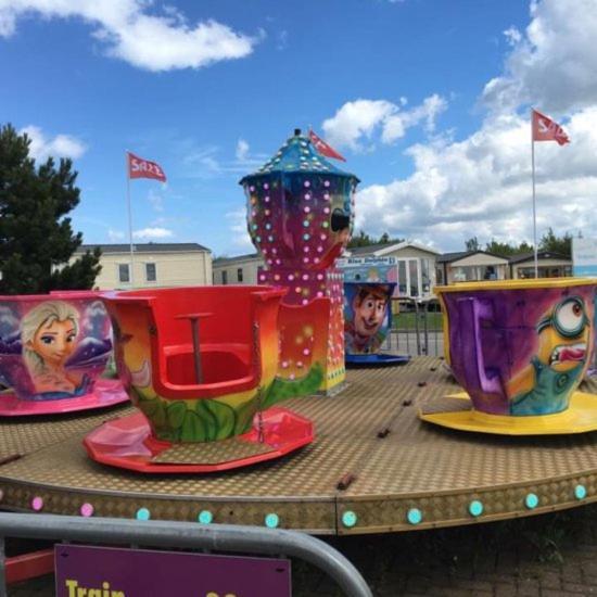 Blue Dolphin Holiday Park Gristhorpe Exterior photo