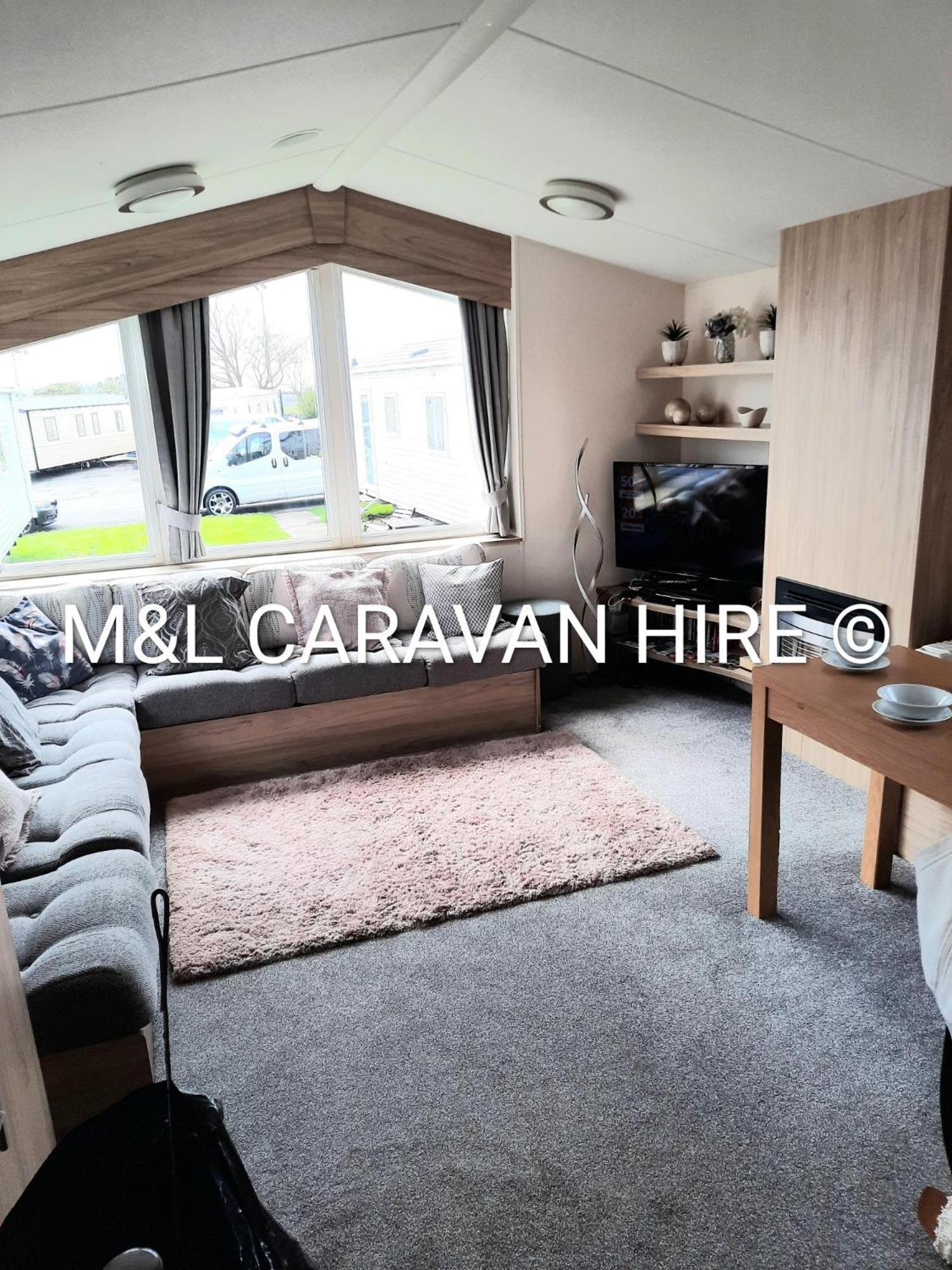 Blue Dolphin Holiday Park Gristhorpe Exterior photo